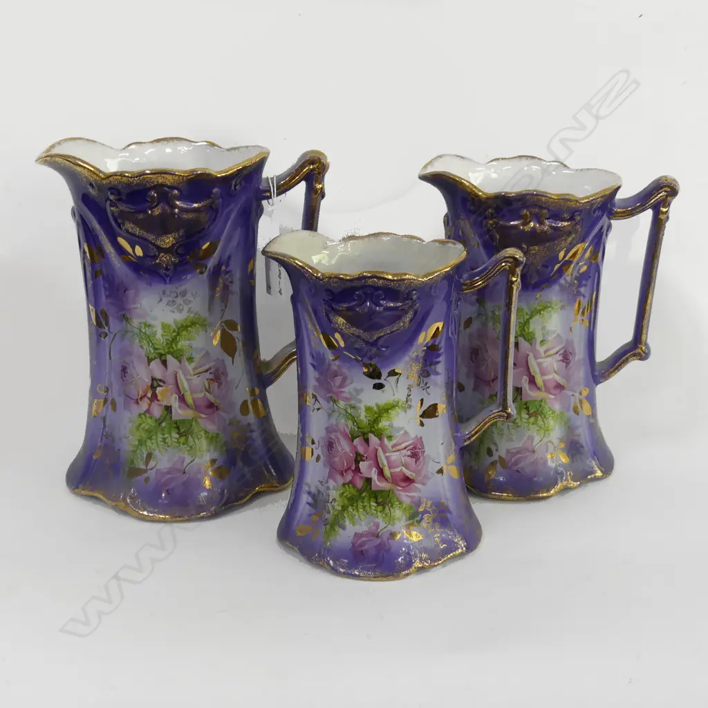 THREE PORCELAIN ENGLISH GRADUATING JUGS – H.170mm-220mm Image 1++