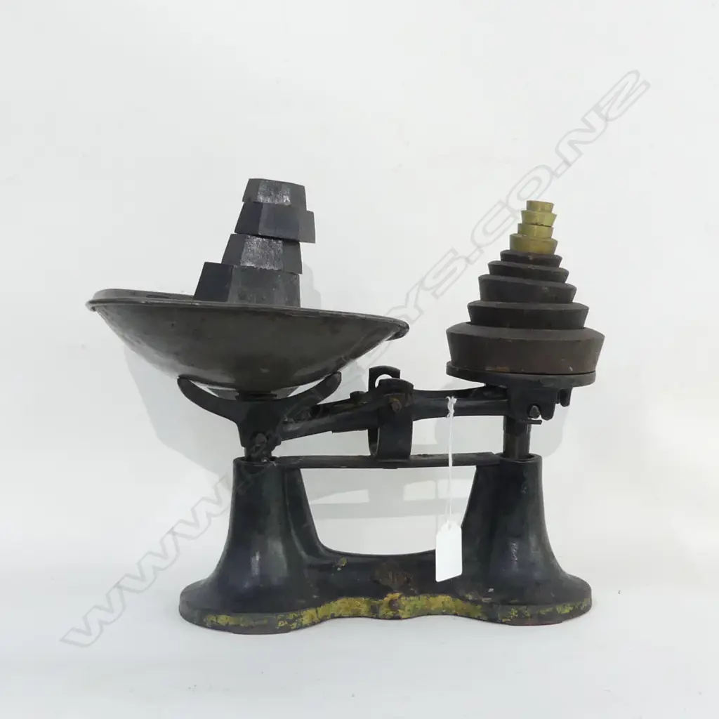 VINTAGE SCALE & WEIGHTS Image 1++