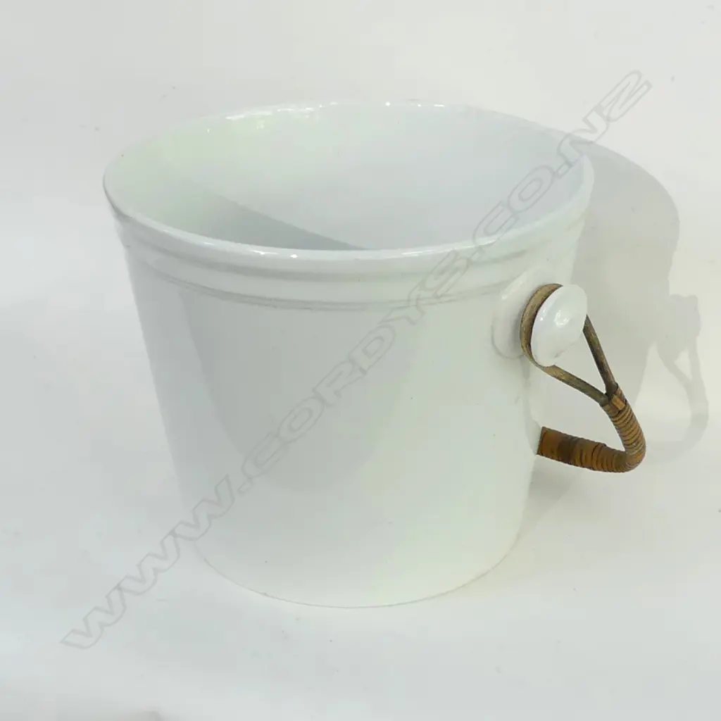 VINTAGE PORCELAIN BUCKET Image 1++