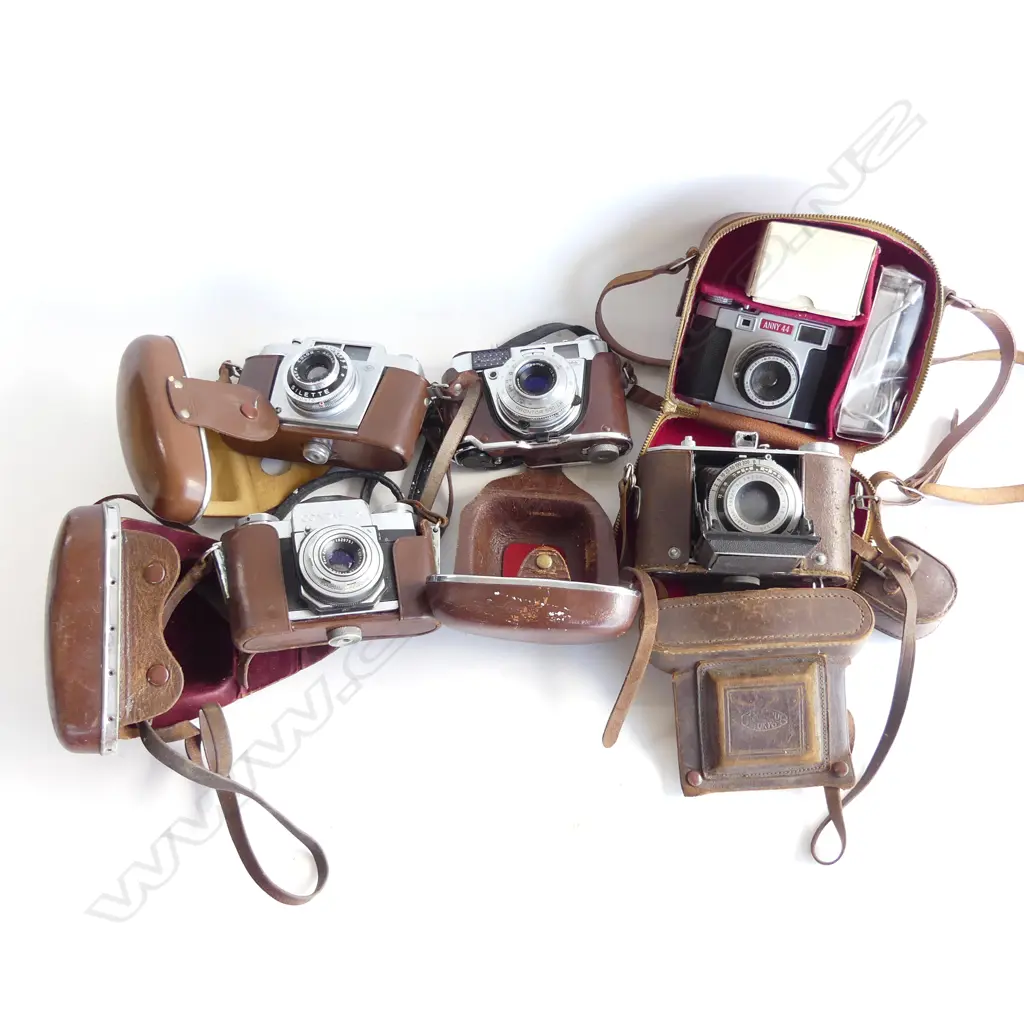 BOX LOT OF 5 CAMERAS SOME AF Image 1++