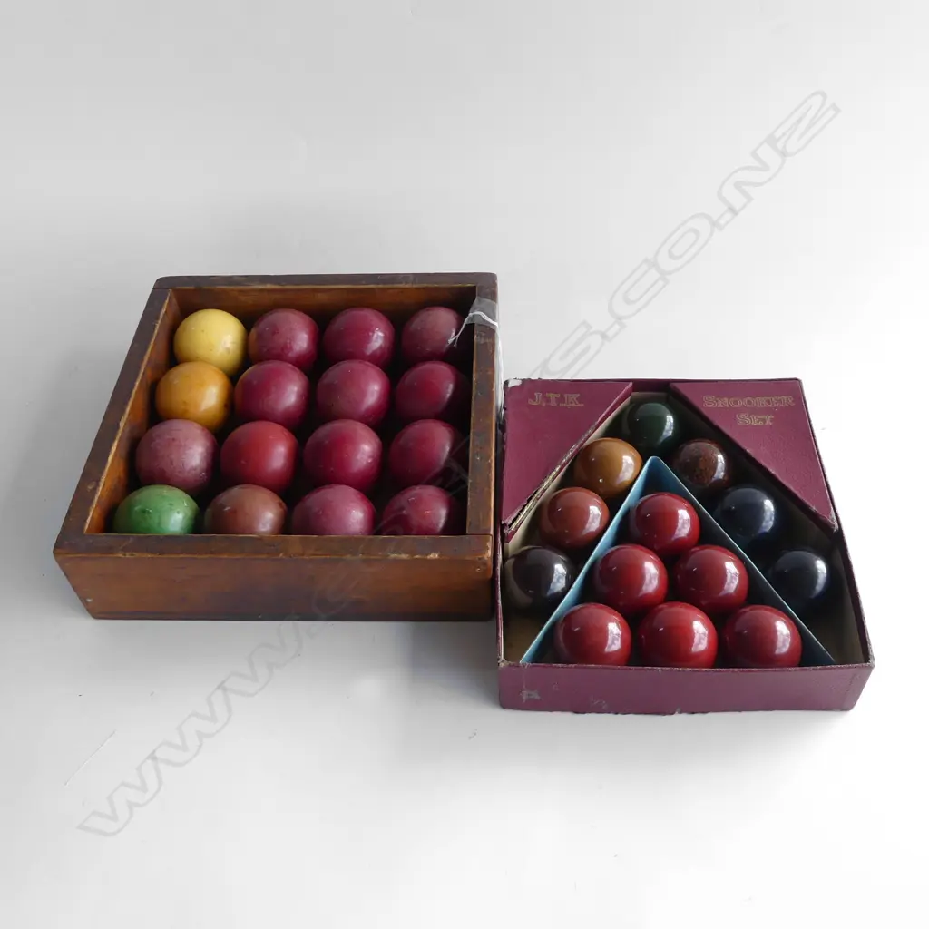 2 BOXED SETS OF VINTAGE SNOOKER BALLS Image 1++