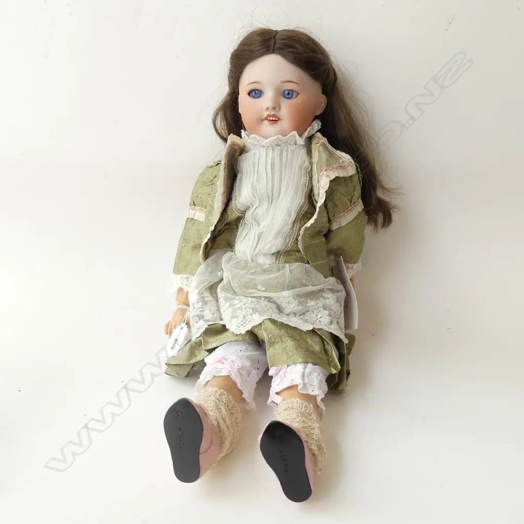 ANTIQUE FRENCH DOLL SFBJ '60' PARIS Image 1++