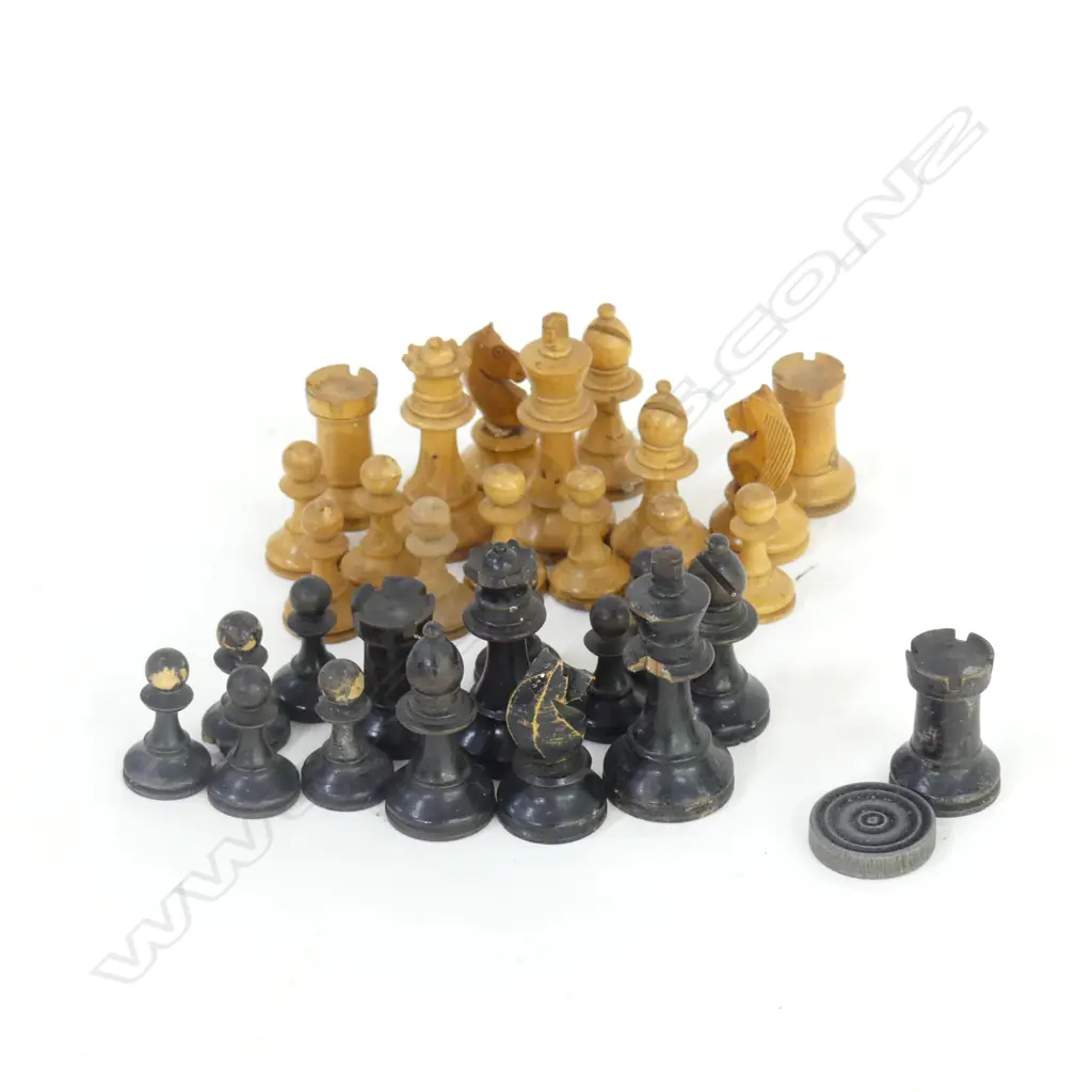 31 PCE WOODEN CHESS SET (1 BLACK HORSE MISSING) Image 1++