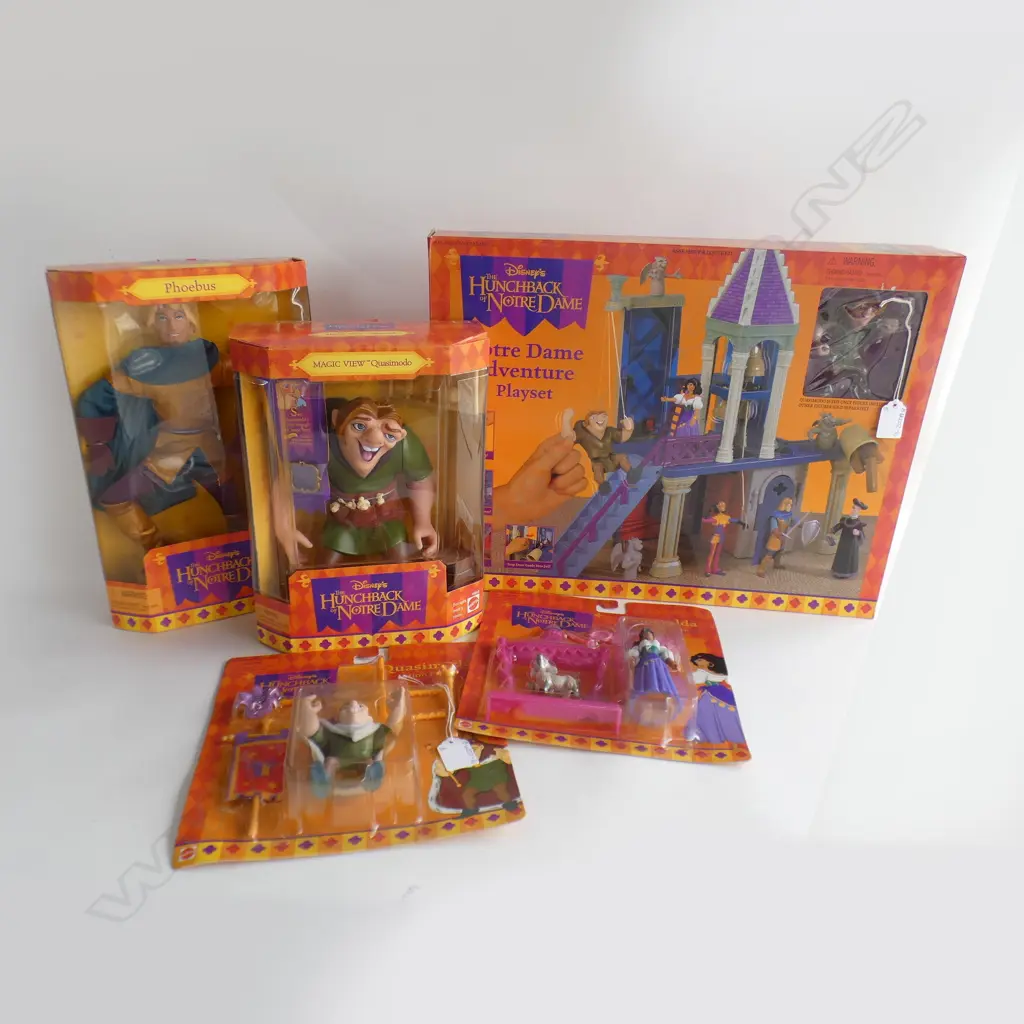 DISNEY HUNCHBACK OF NOTRE DAME ADVENTURE PLAYSET, SM QUASIMODO & ESMERALDA & LG QUASI & PHOEBUS- ALL ORIGINAL BOXES Image 1++