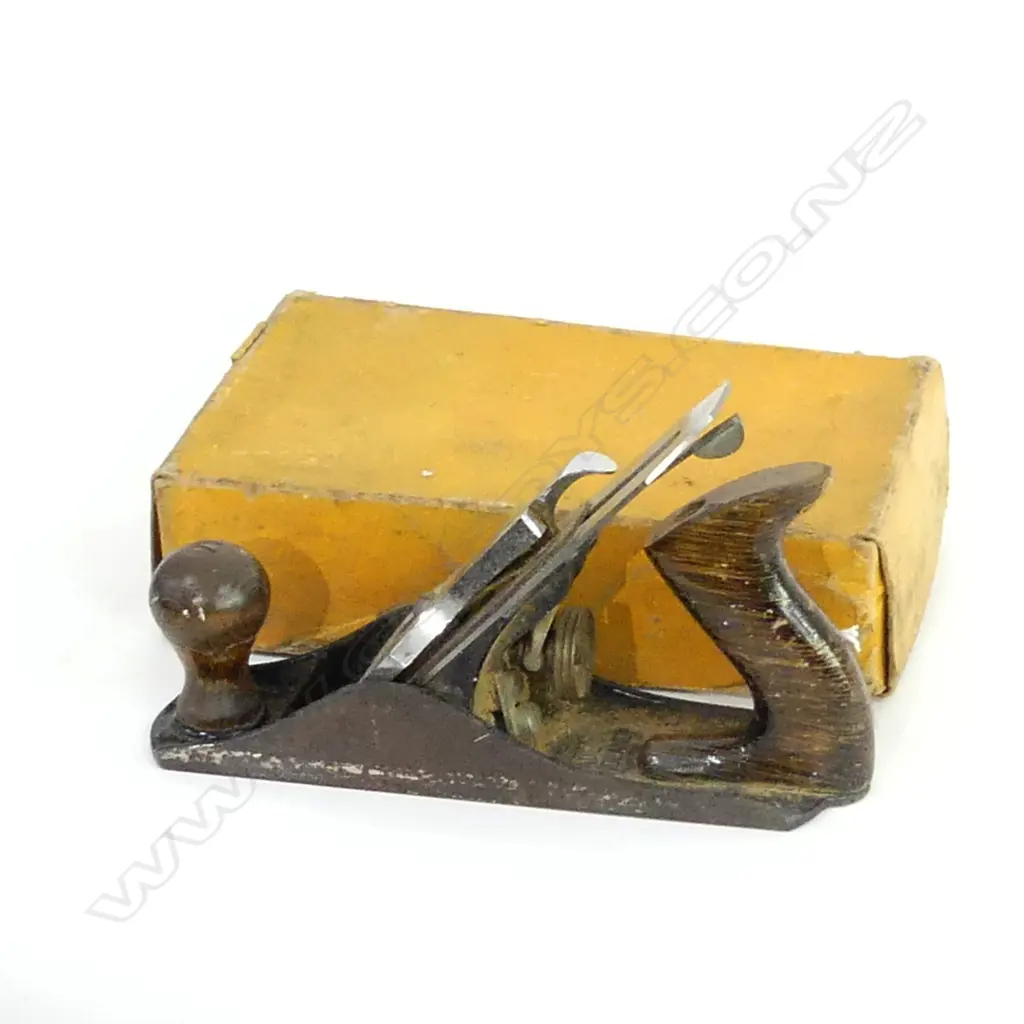 VINTAGE STANLEY NO 4 PLANE - IN ORIGINAL BOX (BOX HAS WEAR) Image 1++