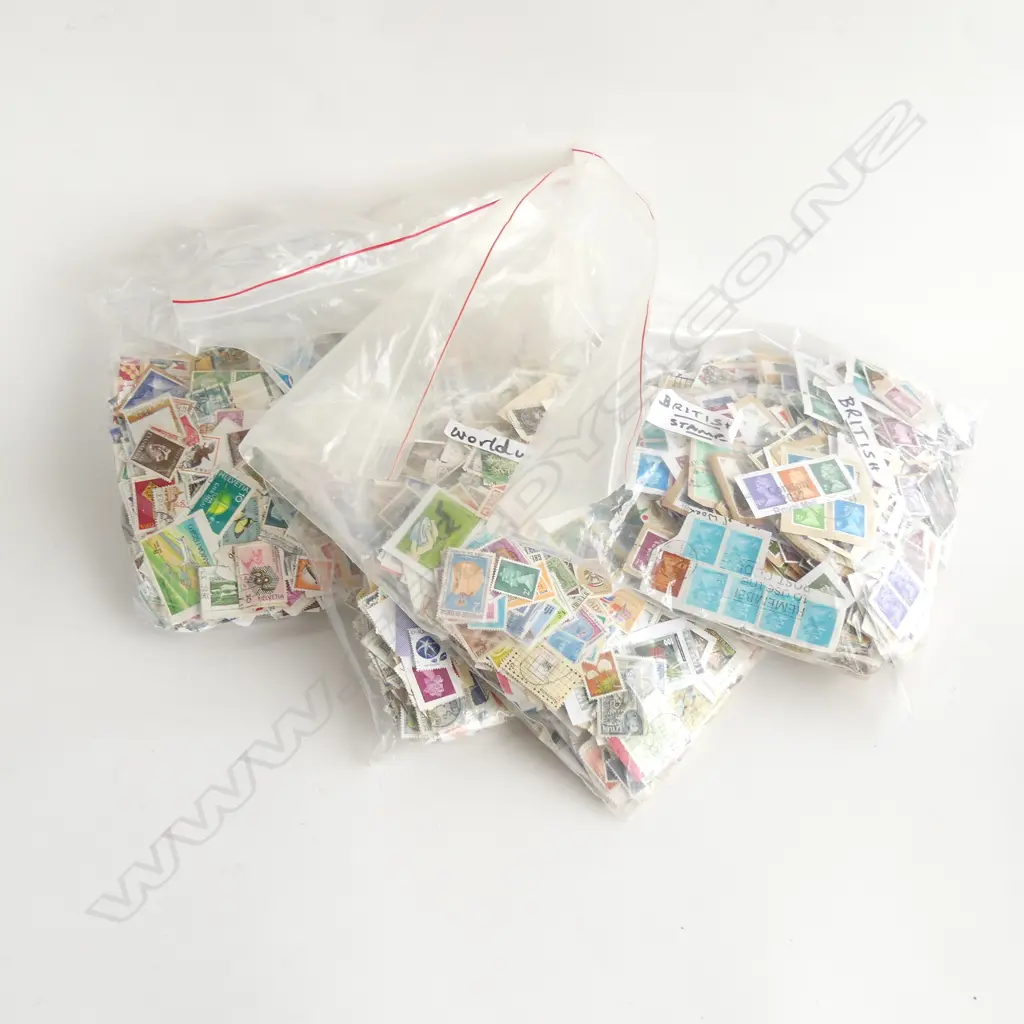 4 BAGS ASST. WORLD STAMPS Image 1++