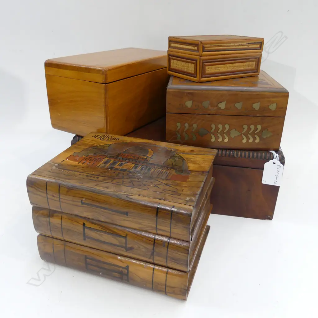 FIVE ASSORTED WOODEN KEEPSAKE BOXES Image 1++