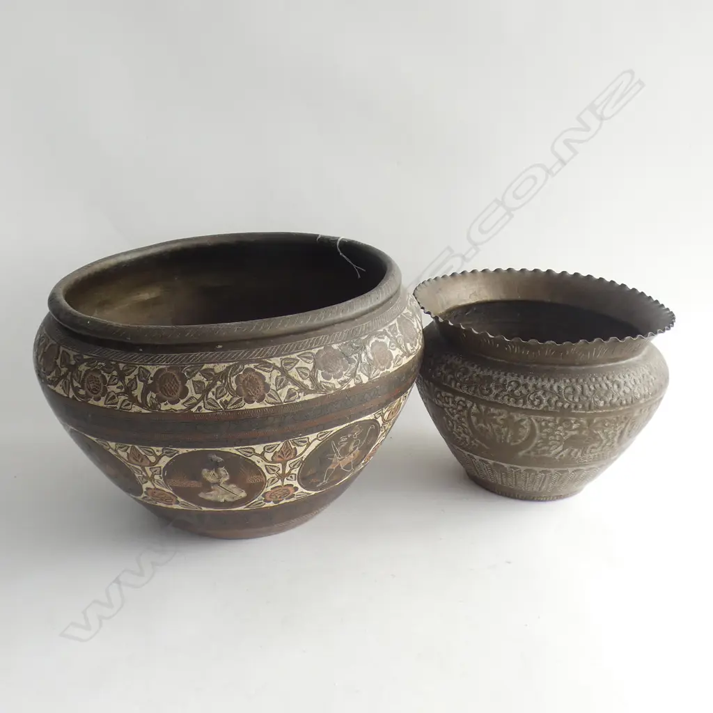 2 INDIAN BRASS POTS H.190mm Image 1++