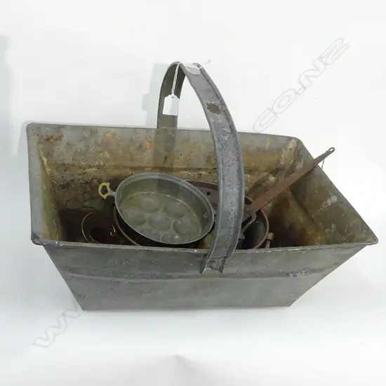 GALVINISED METAL TRUG L.500mm + ASST. COPPER CONTENTS, PAN ETC