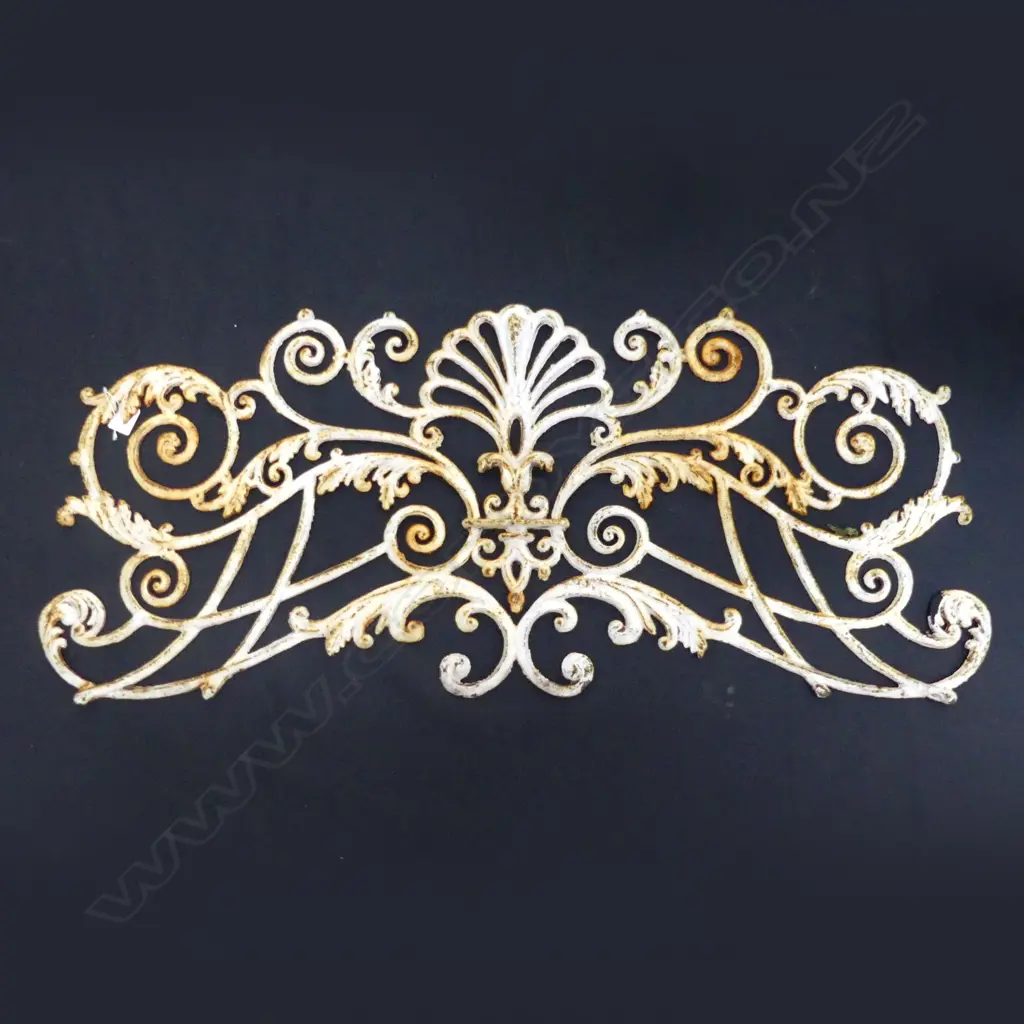 LG WHITE PAINTED WROUGHT IRON DECORATIVE GRILL H 420  X L 1000MM HAS SURFACE RUST Image 1++