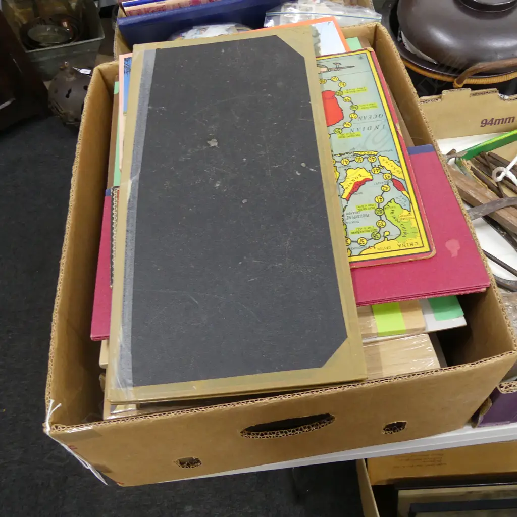 BOX LOT VINTAGE GAMES / PUZZLES ETC Image 1++