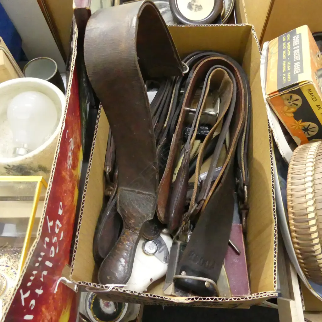 BOX LOT VINTAGE LEATHER RAZOR STROPS ETC Image 1++