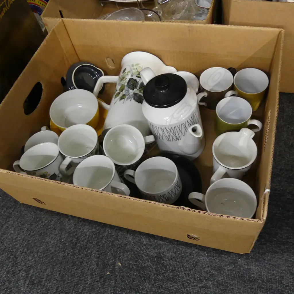 BOX ASST CHINA INCL MIDWINTER COFFEE POT & C&S ETC.. Image 1++