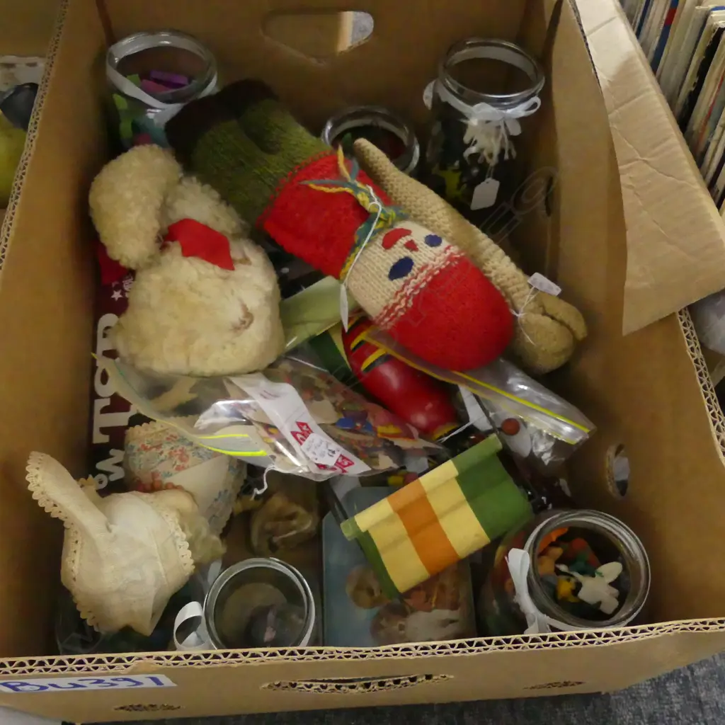 BOX LOT ASST. VINTAGE TOYS; SOFT ANIMALS, ETC Image 1++
