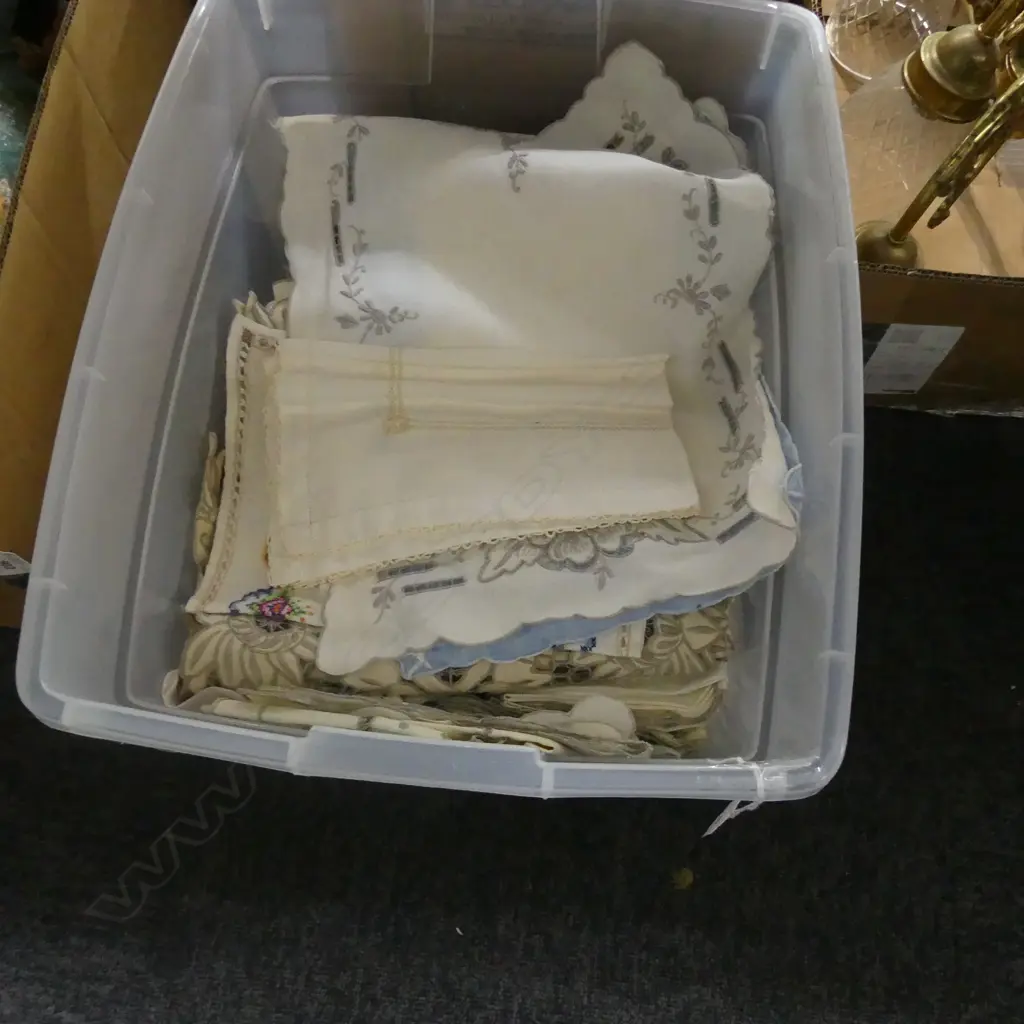 BOX LOT ASST. LINENS Image 1++
