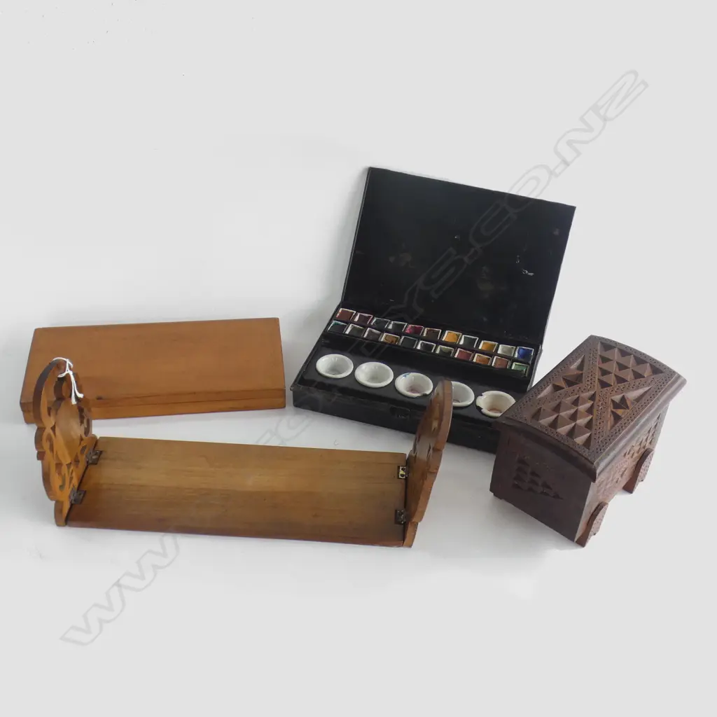 CHIP CARVED WOODEN BOX, VINTAGE FOLDING BOOK SHELF, VINTAGE PENCIL BOX & W/C TIN W.205mm  Image 1++