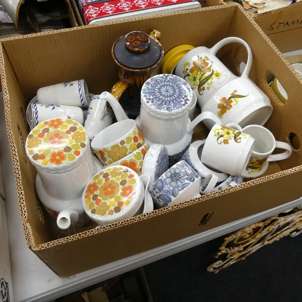 BOX ASST CHINA INCL RETRO COFFEE POTS ETC.. Image 1++