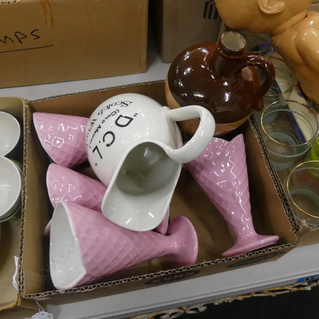 BOX LOT 4 SUNDAE CONES, 2 WHISKY JUGS Image 1++