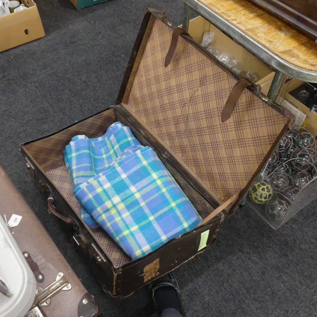 VINTAGE SUITCASE + PR BLUE CHECK WOOLLEN BLANKETS Image 1++