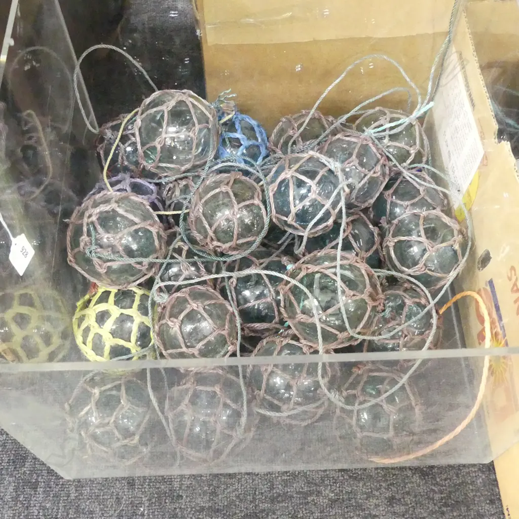 25 SMALL GLASS FISHING FLOATS WITH NETTING Image 1++