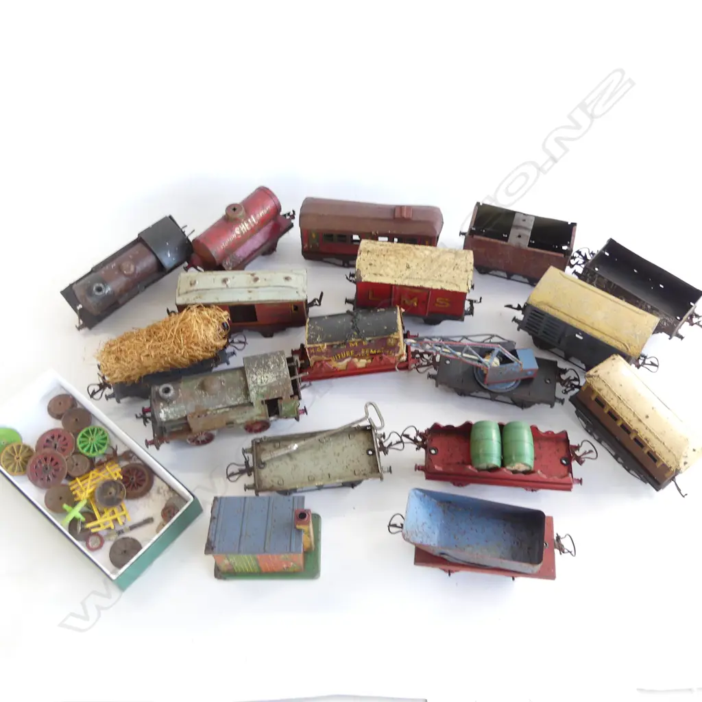 A BOX LOT OF 17 TRAINS & CARRIAGES + BOX OF SPARE WHEELS Image 1++