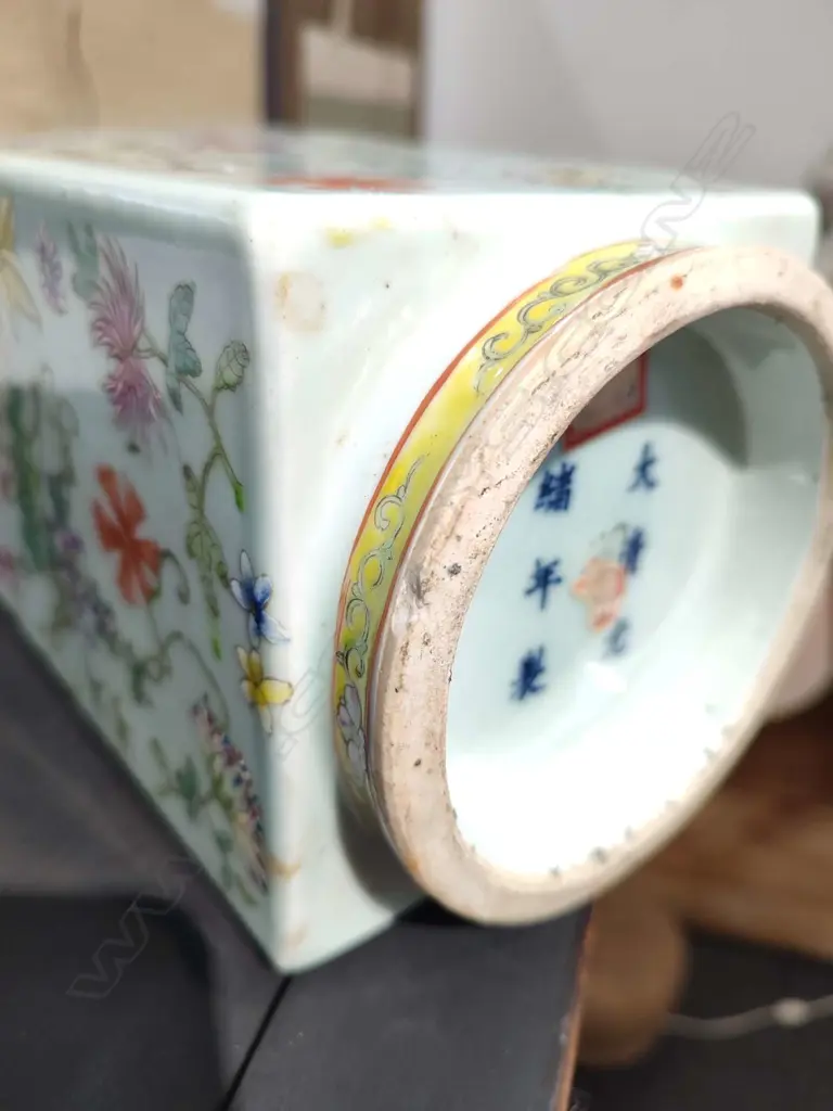 SQUARE FORM ORIENTAL VASE H.285mm Image 1++