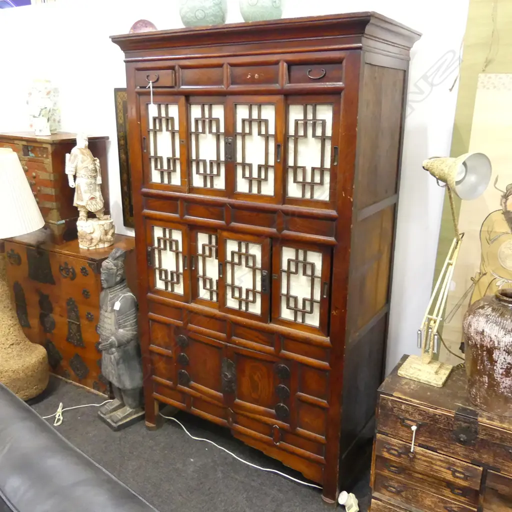 LARGE VINTAGE ORIENTAL CABINET w. FOLDING PAPER SCREENS 1060x520x1720mm Image 1++
