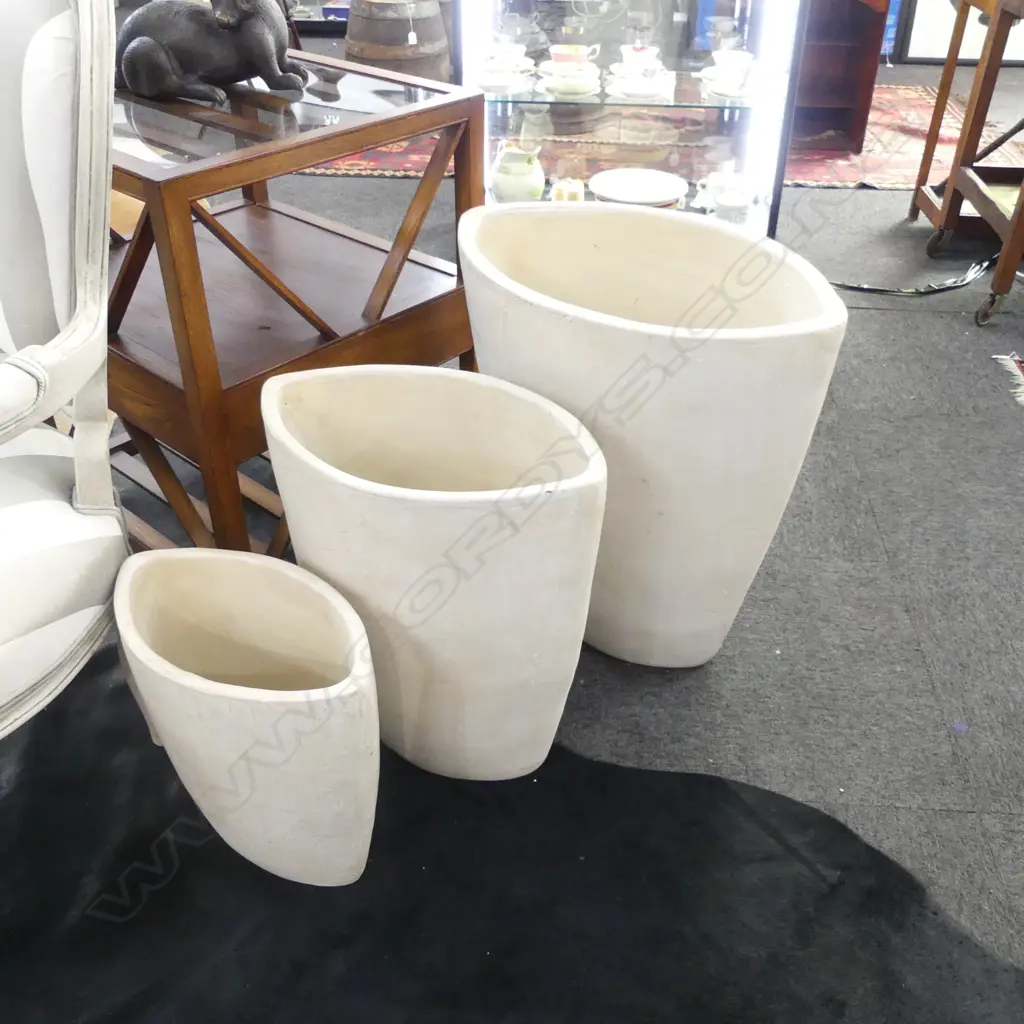 THREE CERAMIC GRADUATING PLANTERS H.360-590mm Image 1++
