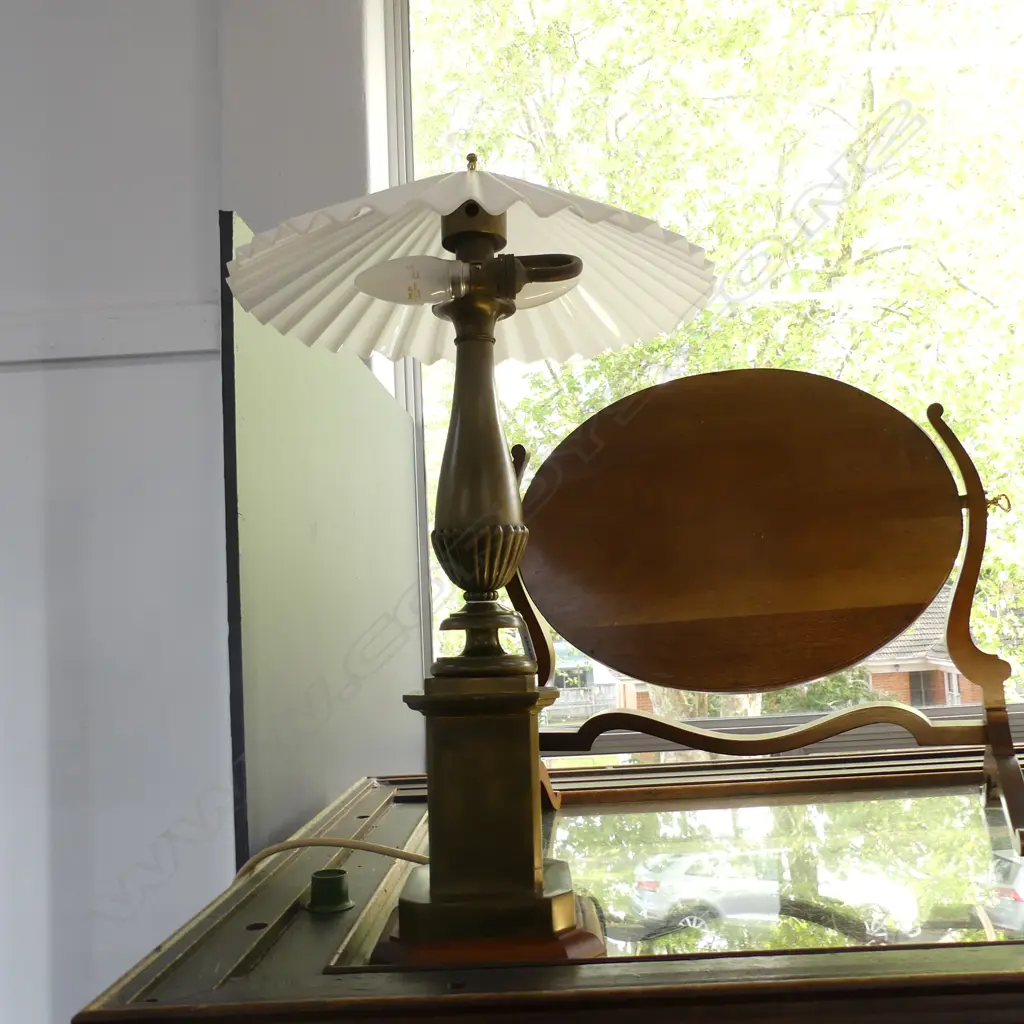 BRASS LAMP w. FLUTED SHADE H.580mm Image 1++
