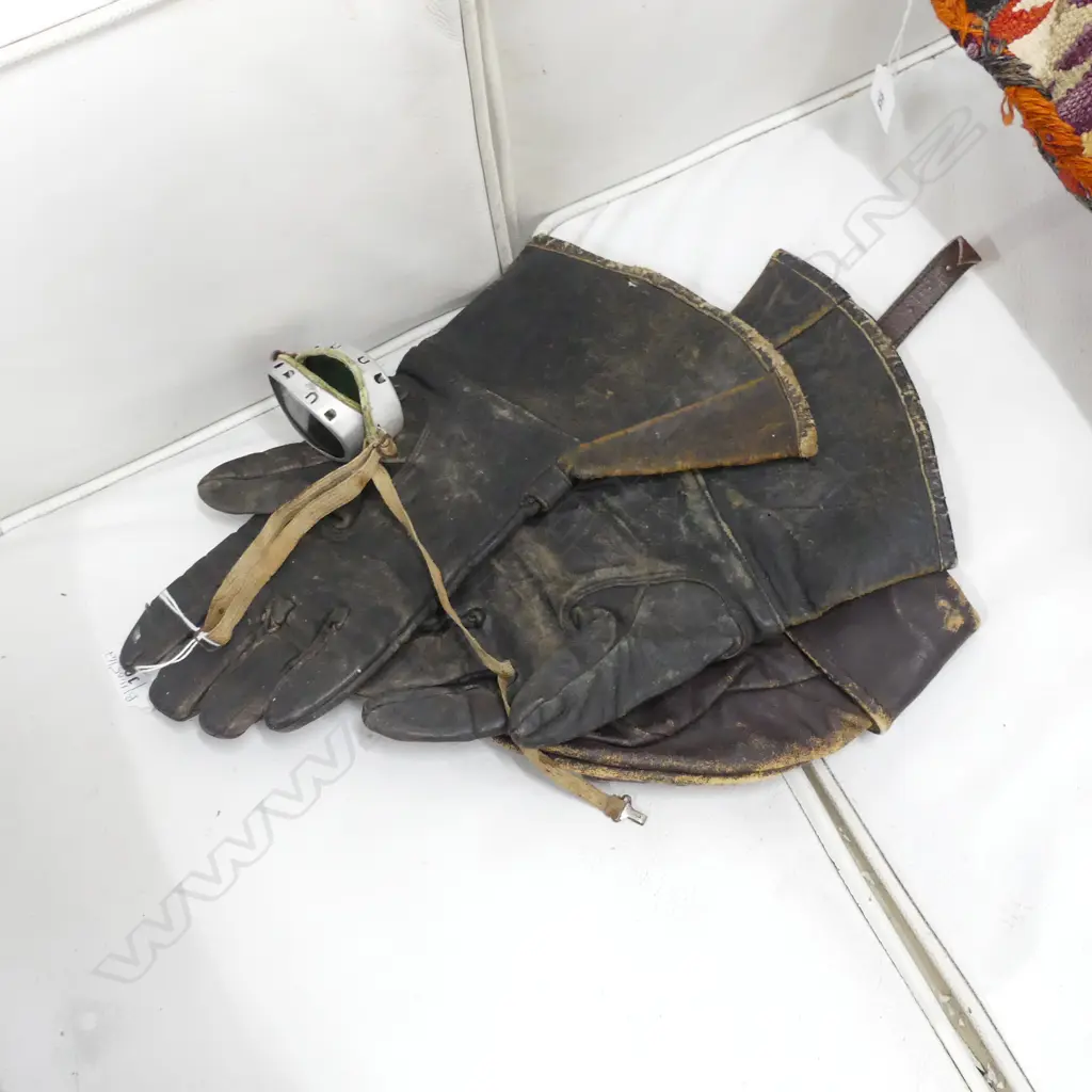 PR VINTAGE LEATHER DRIVING GLOVES, HELMET & GOGGLES  Image 1++