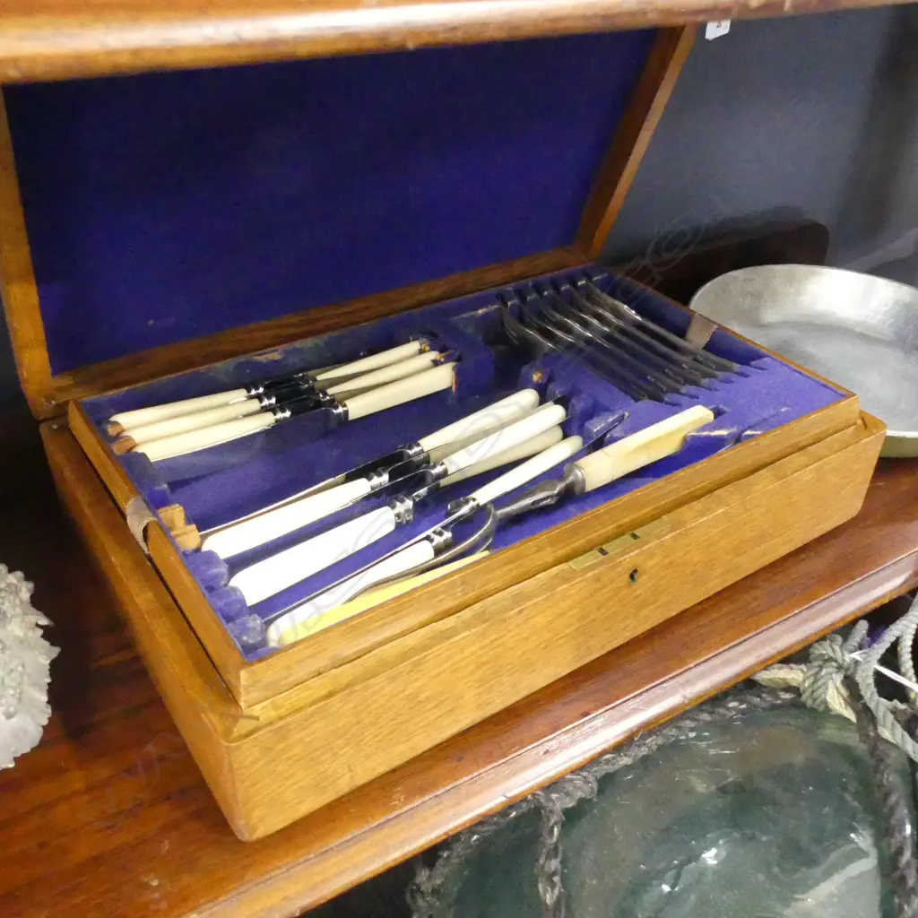 2 TRAY OAK CUTLERY CANTEEN WITH PART SET INCL FAUX BONE KNIFES ETC..WITH KEY Image 1++