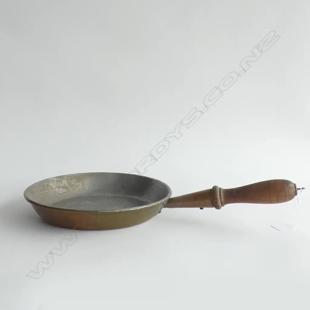 COPPER BASE PAN WITH WOODEN HANDLE DIA 255MM Image 1++