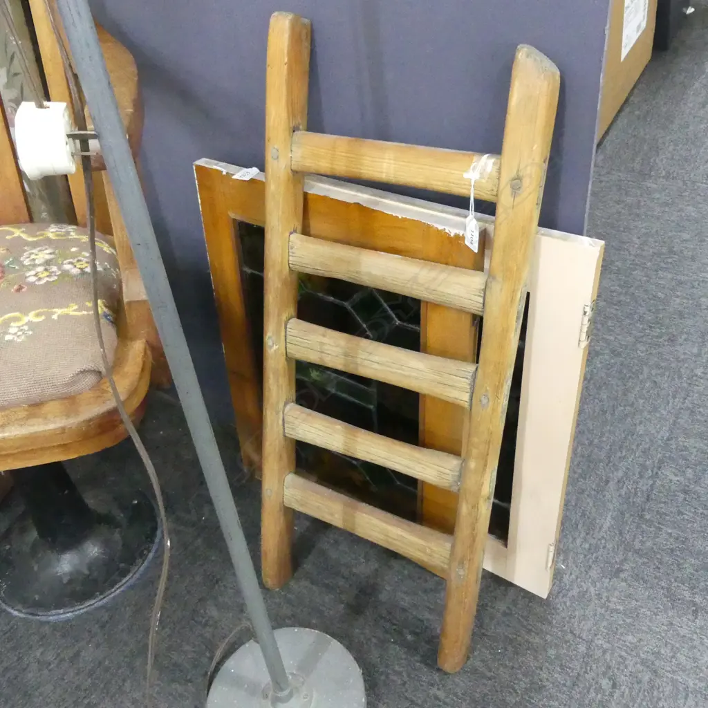 SMALL WOODEN LADDER - H 745MM Image 1++