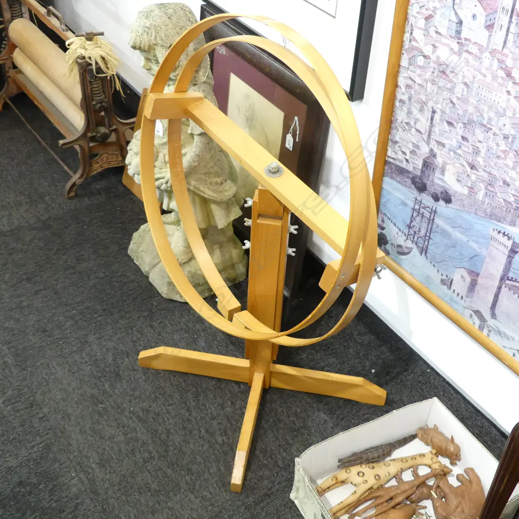 CIRCULAR EMBROIDERY FRAME 520mm dia Image 1++