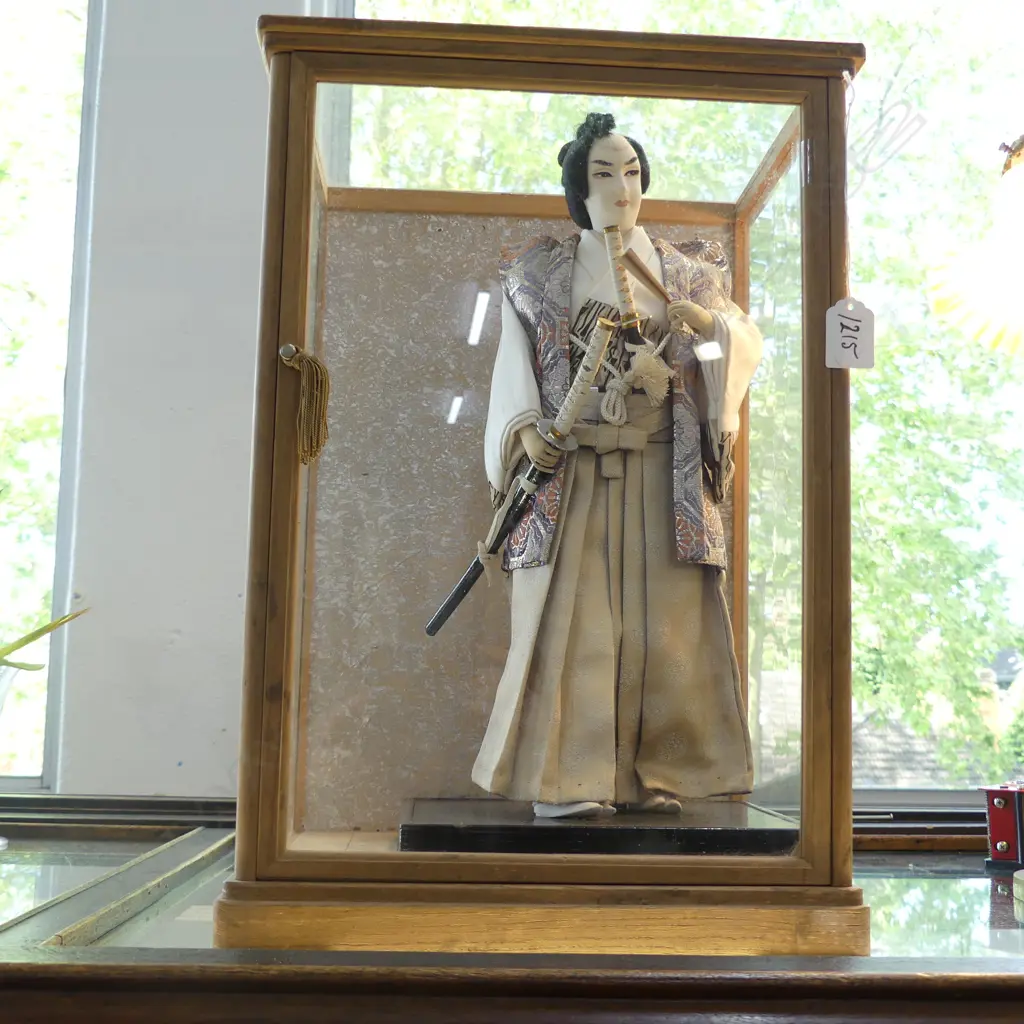 JAPANESE DOLL IN GLASS CASE H.465mm Image 1++