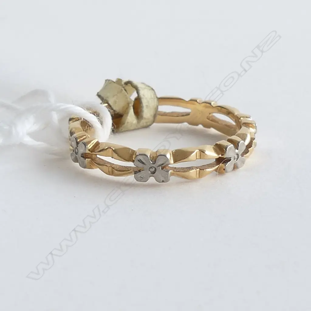 18CT & ENGRAVED PALLADIUM BAND RING NEW OLD STOCK 2.58gms Image 1++