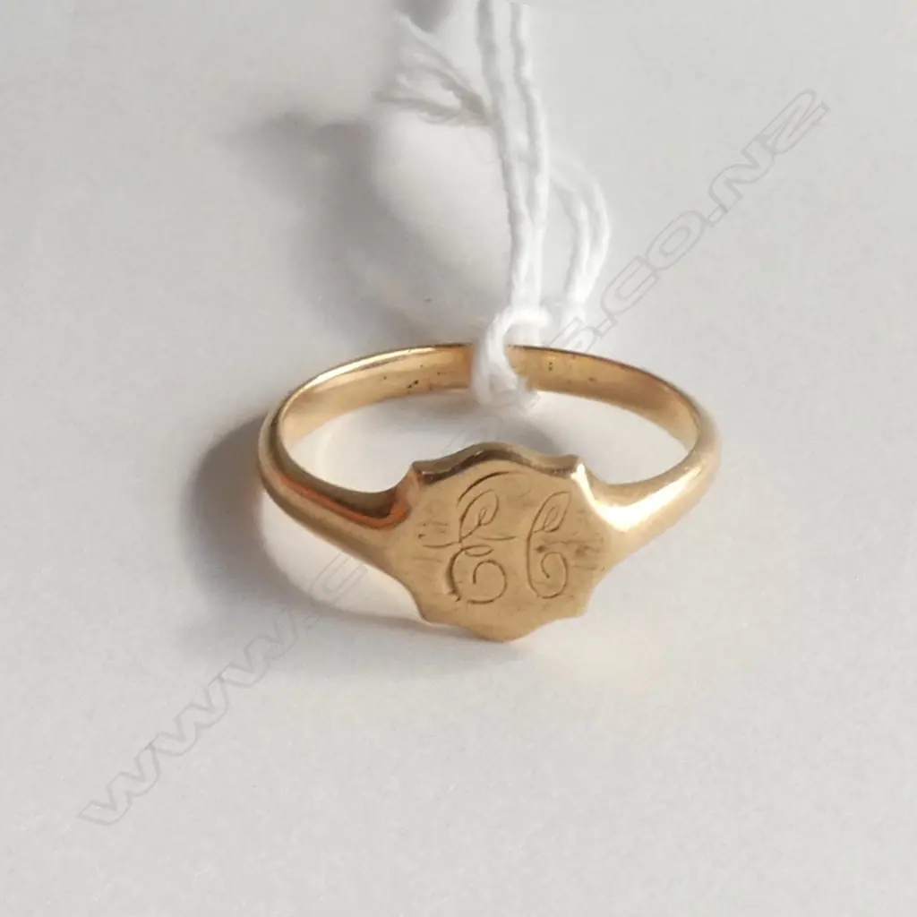 9CT GOLD SIGNET RING 2.65gms Image 1++