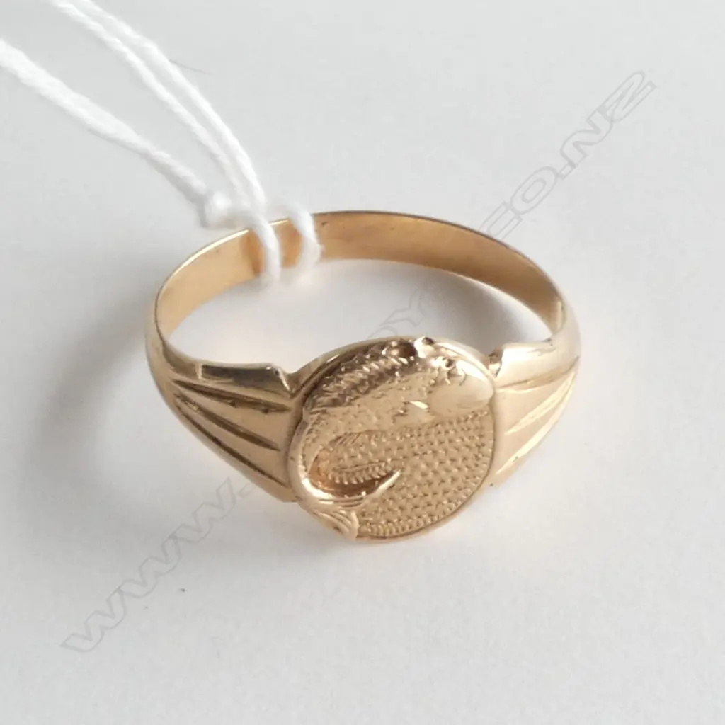 9CT GOLD FISH SIGNET RING 4.44gms. With original price £3-19/6 Image 1++