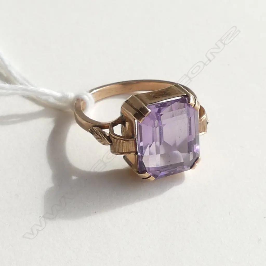 9CT AMETHYST RING 3.85gms Image 1++