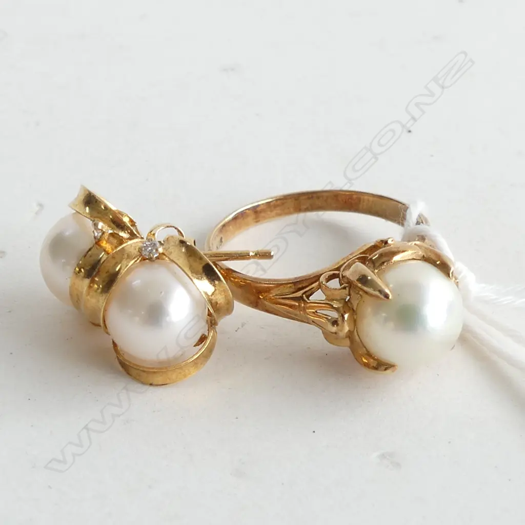 18CT GOLD & PEARL RING &  EARRING SET   4.8GMS Image 1++