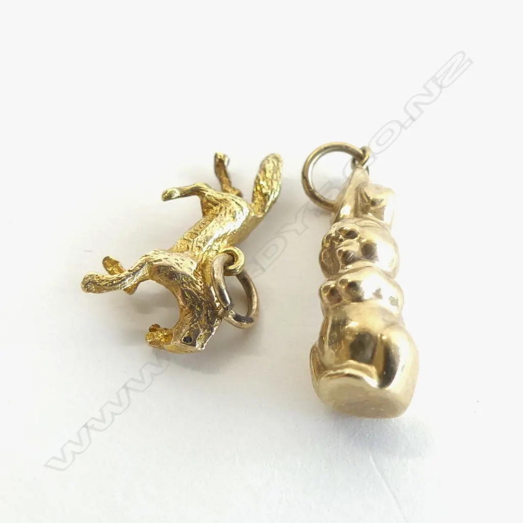 2 9CT GOLD CHARMS; HORSE & BUNNY 2.6 GRAMS Image 1++