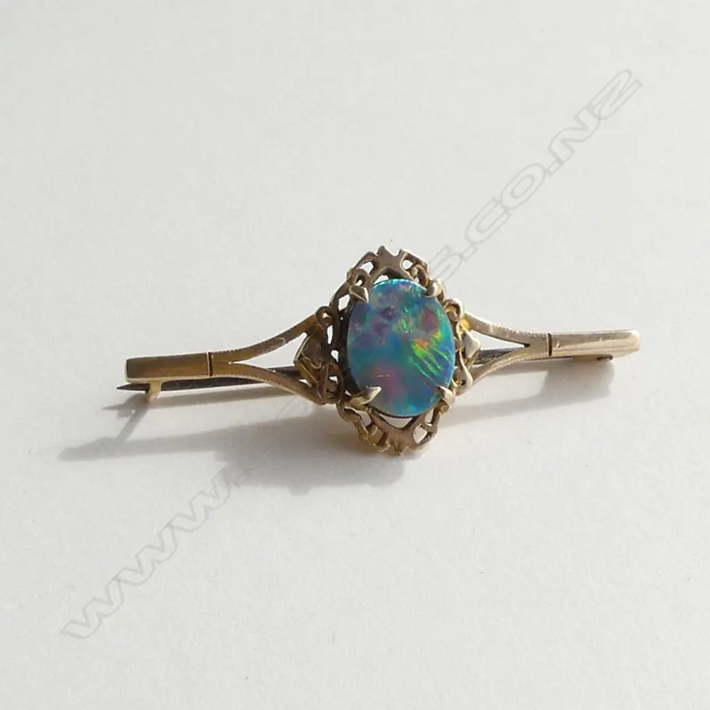9CT OPAL DOUBLET BAR BROOCH 3.68gms Image 1++