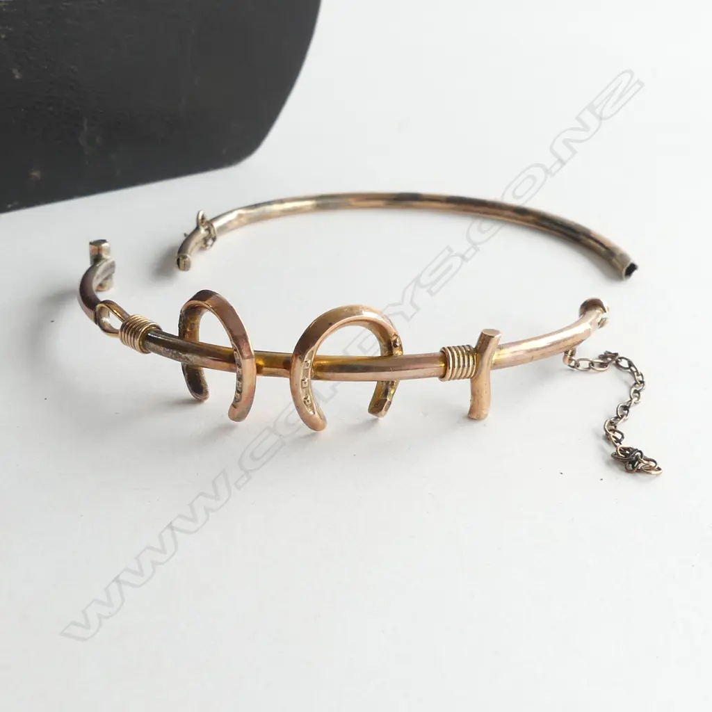VINTAGE 9CT GOLD HINGE BRACELET WITH HORSESHOES A/F 4.6GMS - WITH ORIGINAL BOX Image 1++