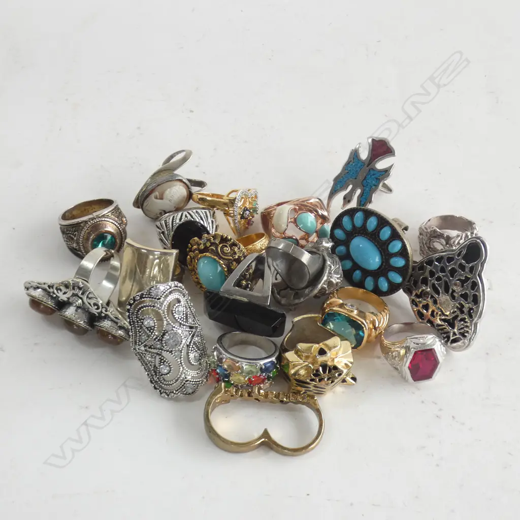 20 COSTUME RINGS Image 1++