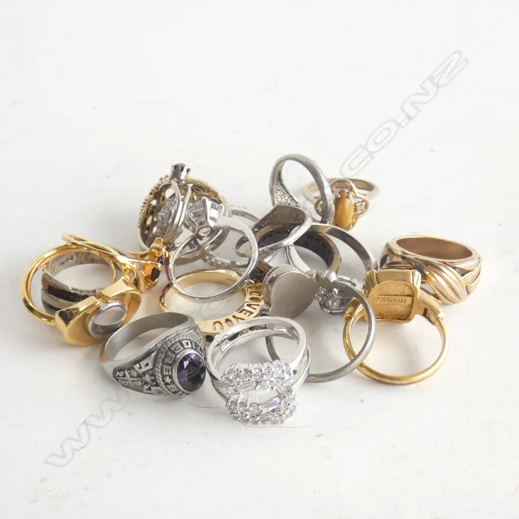 18 COSTUME RINGS  Image 1++