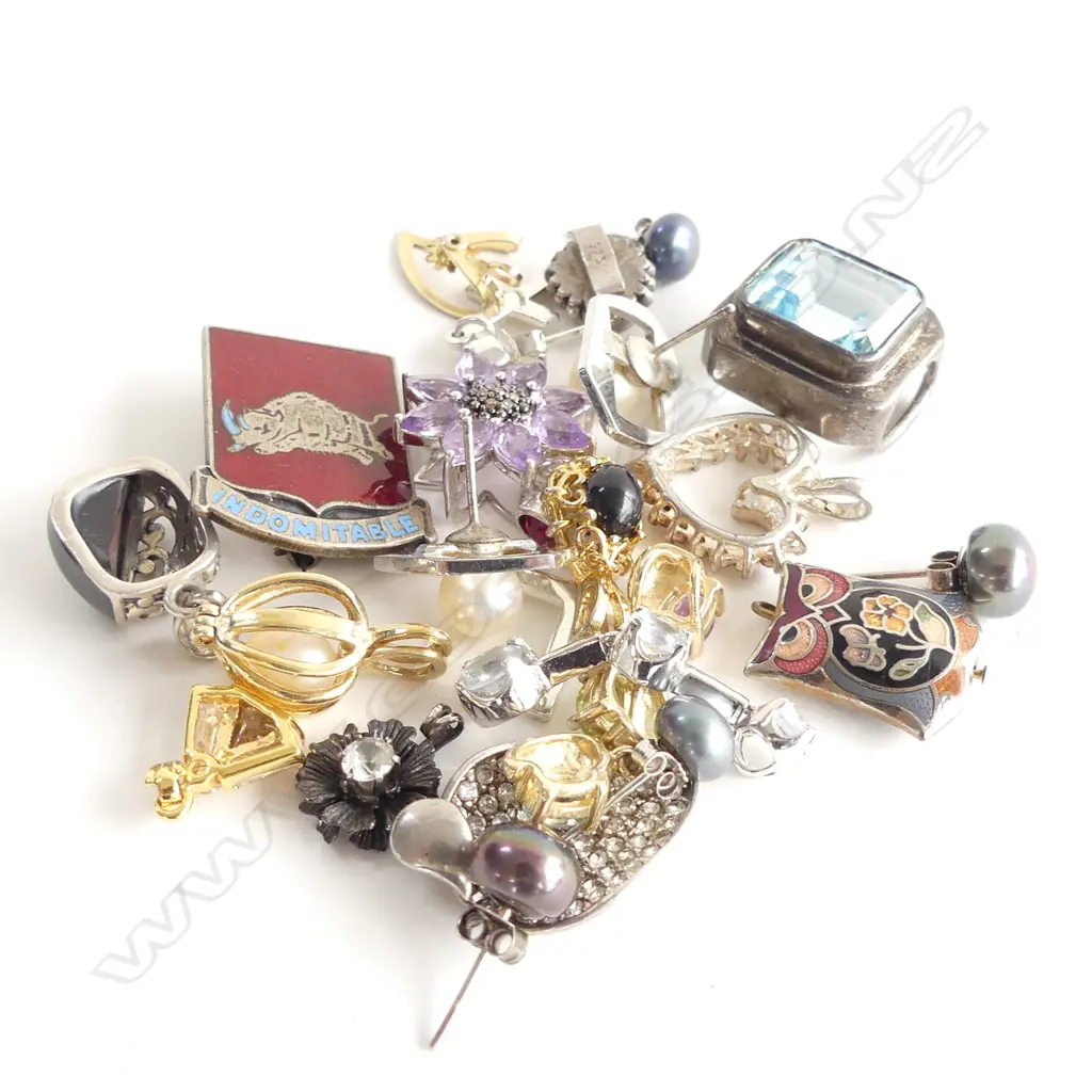 ASST. STG & COLOURED STONE JEWELLERY; PENDANTS ETC 45 GRAMS Image 1++