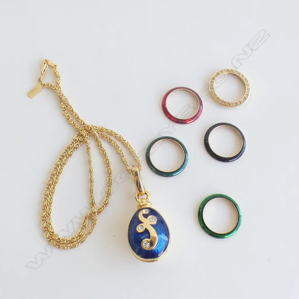 14KP GOLD  CHAIN WITH 5 INTERCHANGEABLE RING PENDANTS & 1 LG BLUE LOCKET Image 1++