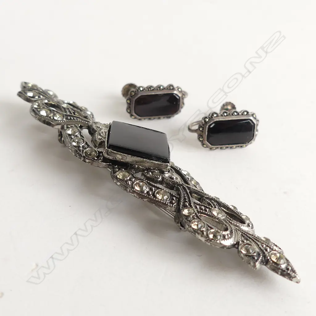 3 PC ART DECO SET; MARCASITE & BLACK RESIN LONG BROOCH & EARRINGS  Image 1++