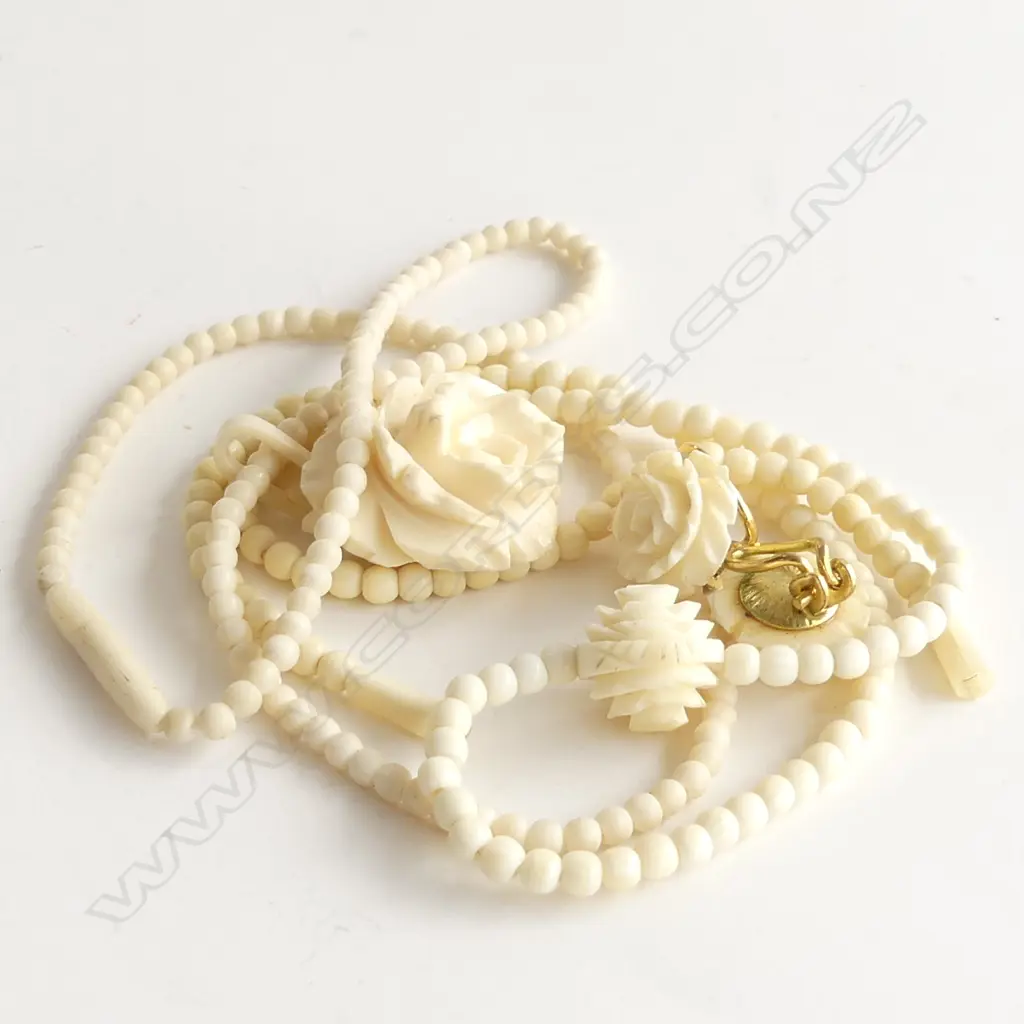 2 FAUX IVORY NECKLACE & PENDANTS + PR EARRINGS Image 1++