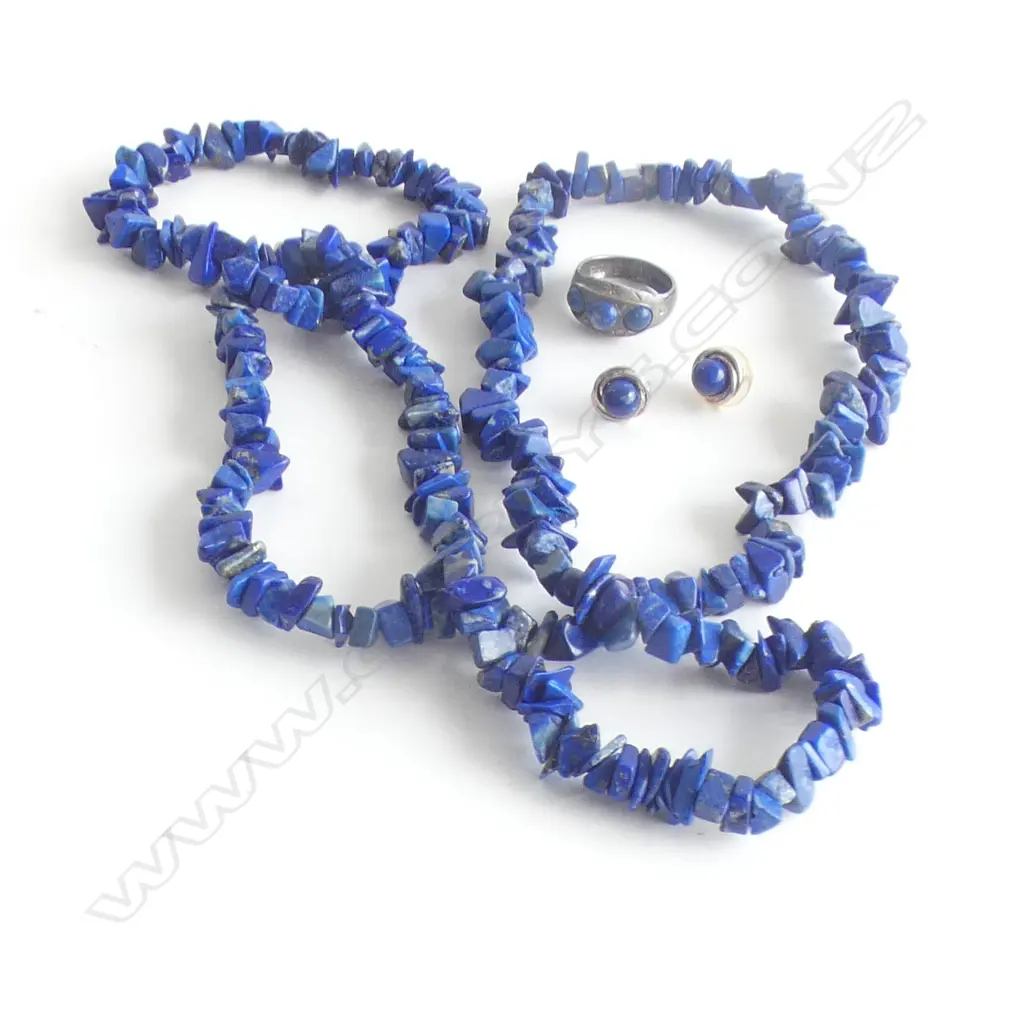 BLUE STONE CHIP LONG NECKLACE + 3 BLUE STONE SET RING & EARRINGS Image 1++